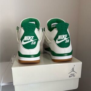 listing-status-banner